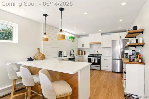 807 PINE TREE Road W, Orion Twp, MI 48362