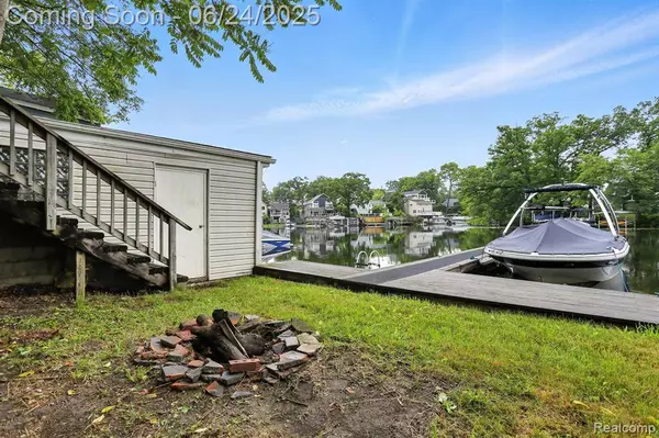 481 Heights Road, Lake Orion Vlg, MI 48362