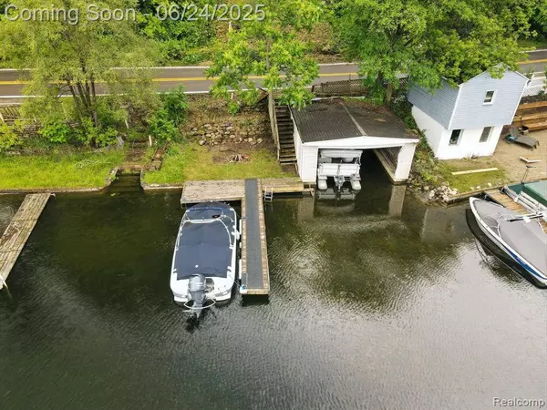 481 Heights Road, Lake Orion Vlg, MI 48362