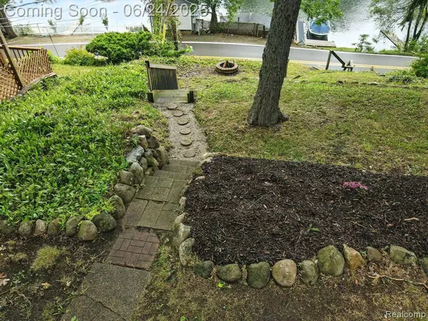 481 Heights Road, Lake Orion Vlg, MI 48362