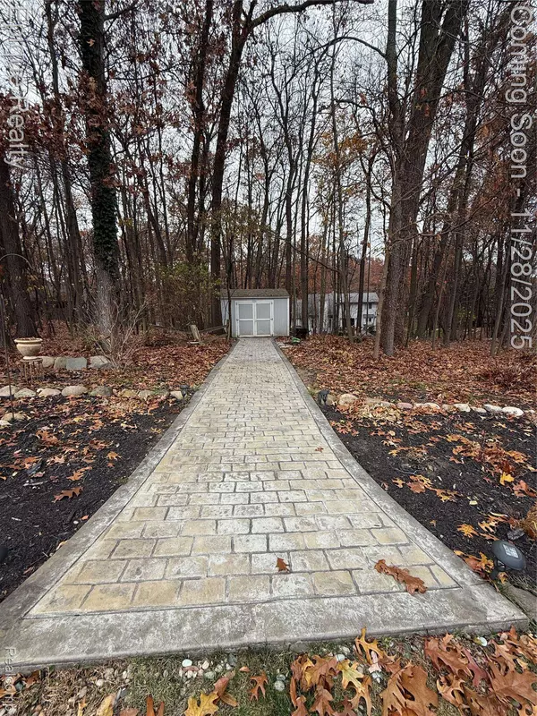 3730 Winding Pine DR, Metamora, MI 48455