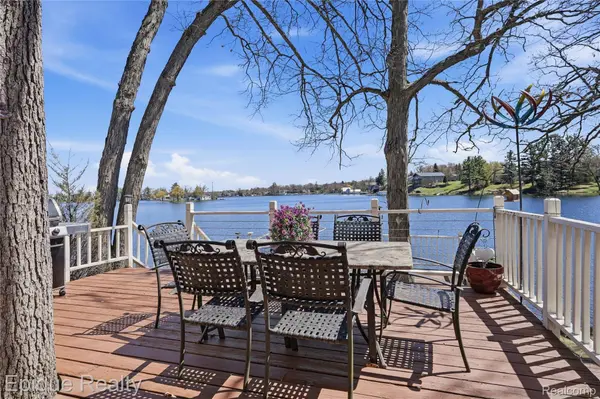 423 Shady Oaks ST, Orion Charter Township, MI 48362