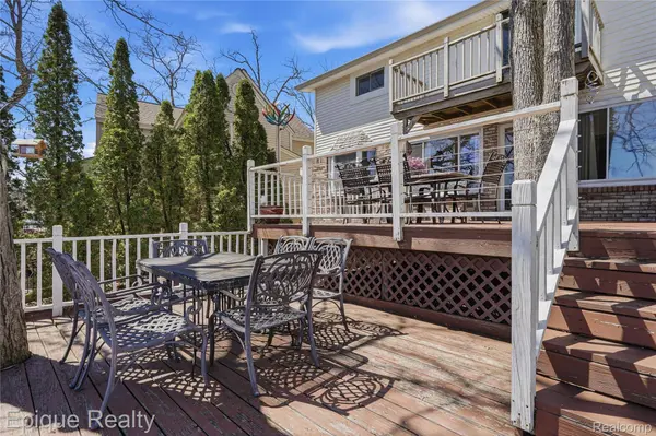 423 Shady Oaks ST, Orion Charter Township, MI 48362