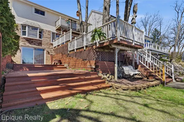 423 Shady Oaks ST, Orion Charter Township, MI 48362