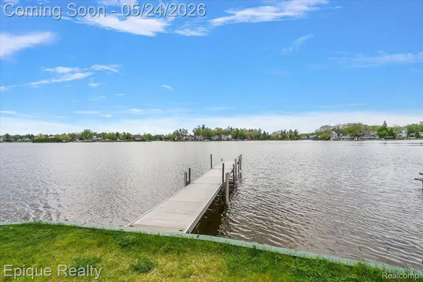 36 Highland AVE, Lake Orion Village, MI 48362