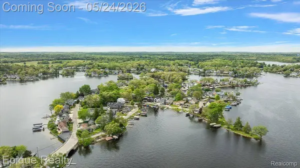 36 Highland AVE, Lake Orion Village, MI 48362