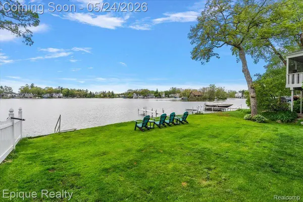 36 Highland AVE, Lake Orion Village, MI 48362