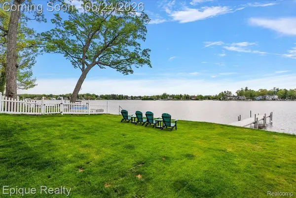 36 Highland AVE, Lake Orion Village, MI 48362