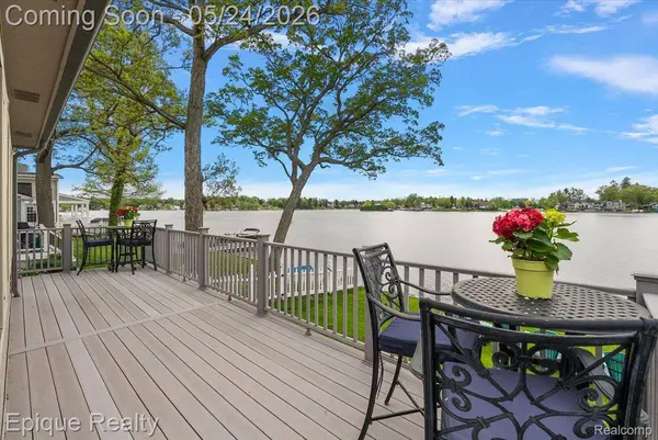 36 Highland AVE, Lake Orion Village, MI 48362