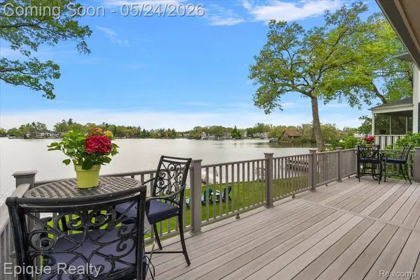 36 Highland AVE, Lake Orion Village, MI 48362