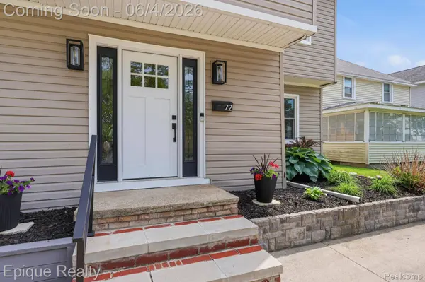 72 N North Shore DR, Lake Orion Village, MI 48362