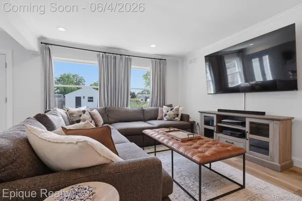 72 N North Shore DR, Lake Orion Village, MI 48362
