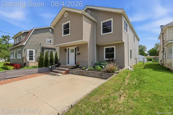 72 N North Shore DR, Lake Orion Village, MI 48362