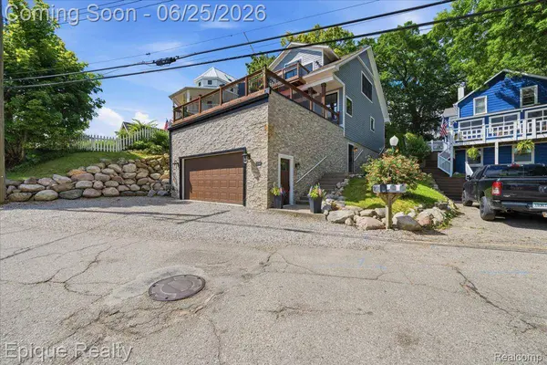 114 Bellevue AVE, Lake Orion Village, MI 48362
