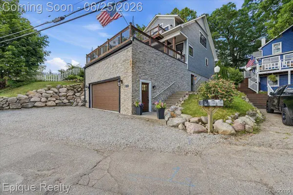 114 Bellevue AVE, Lake Orion Village, MI 48362