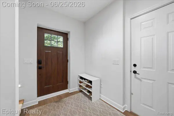 114 Bellevue AVE, Lake Orion Village, MI 48362
