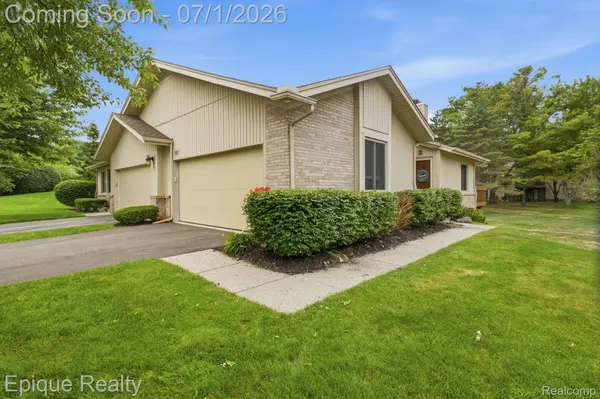 1982 Valley LN, Orion Charter Township, MI 48360