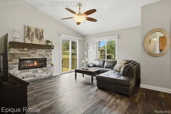 1982 Valley LN, Orion Charter Township, MI 48360