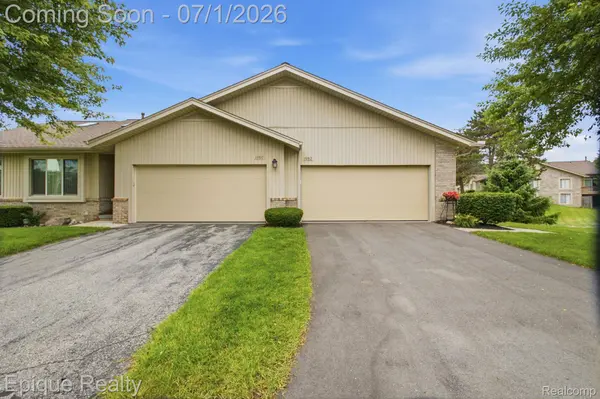 1982 Valley LN, Orion Charter Township, MI 48360