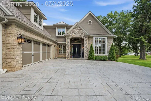 4312 Sashabaw RD, Waterford Charter Township, MI 48329