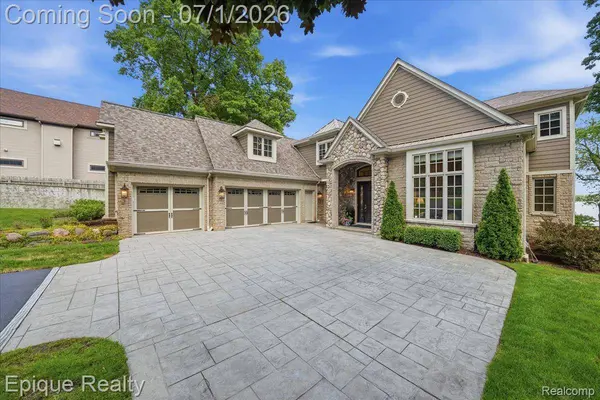 4312 Sashabaw RD, Waterford Charter Township, MI 48329