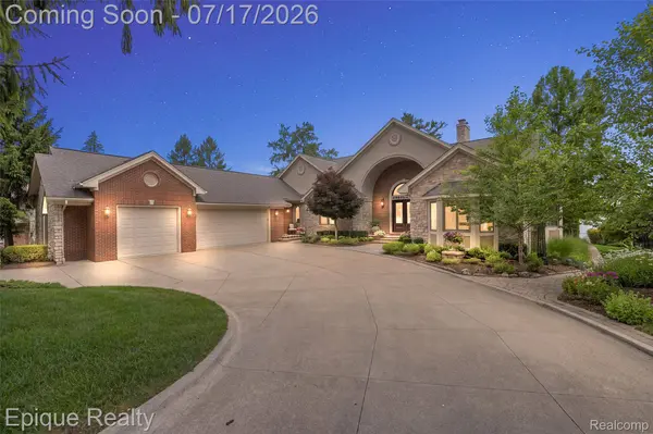 565 Shady Oaks ST, Orion Charter Township, MI 48362