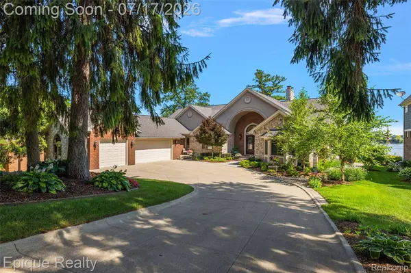 565 Shady Oaks ST, Orion Charter Township, MI 48362