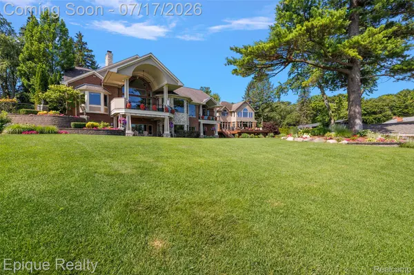 565 Shady Oaks ST, Orion Charter Township, MI 48362
