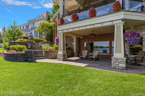 565 Shady Oaks ST, Orion Charter Township, MI 48362