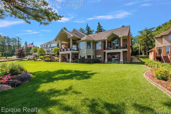 565 Shady Oaks ST, Orion Charter Township, MI 48362
