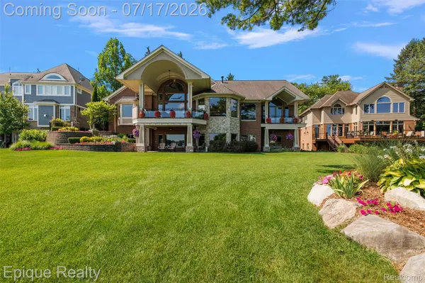 565 Shady Oaks ST, Orion Charter Township, MI 48362
