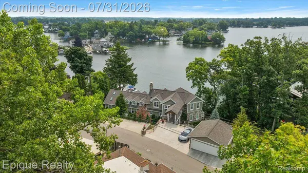 791 Central DR, Lake Orion Village, MI 48362