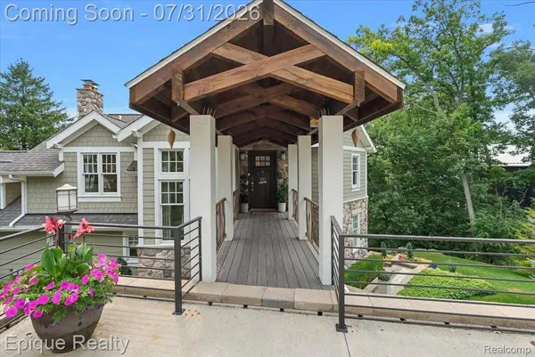 791 Central DR, Lake Orion Village, MI 48362