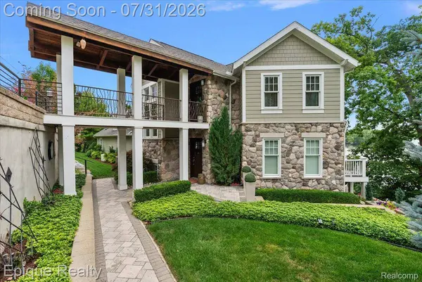 791 Central DR, Lake Orion Village, MI 48362