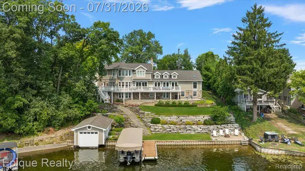 791 Central DR, Lake Orion Village, MI 48362