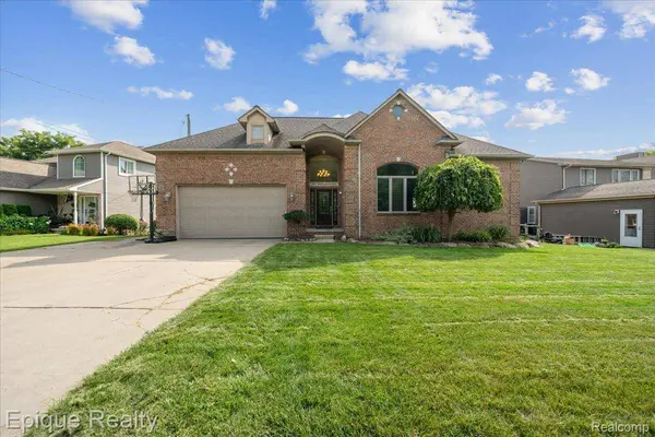 395 Indianwood RD, Orion Charter Township, MI 48362