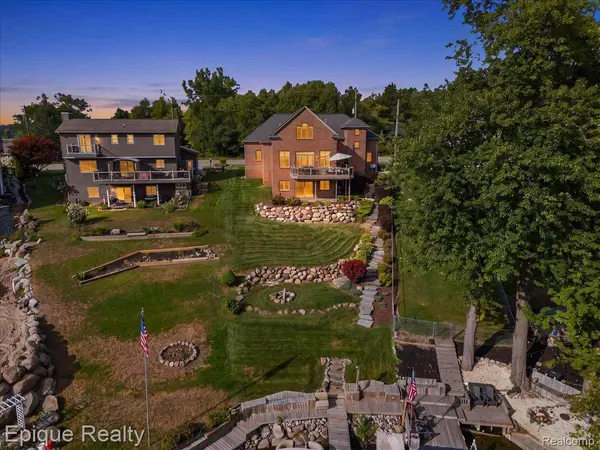 395 Indianwood RD