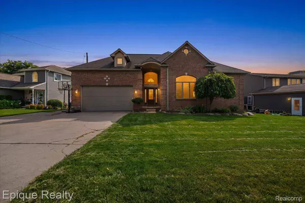 395 Indianwood RD, Orion Charter Township, MI 48362