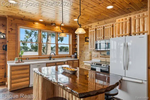 51 Crescent AVE, Lake Orion Village, MI 48362