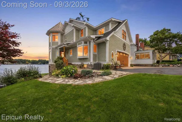 51 Crescent AVE, Lake Orion Village, MI 48362