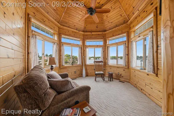 51 Crescent AVE, Lake Orion Village, MI 48362