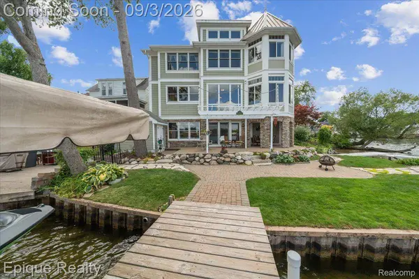 51 Crescent AVE, Lake Orion Village, MI 48362