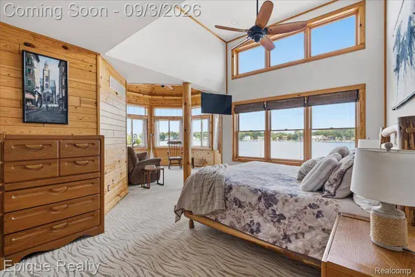 51 Crescent AVE, Lake Orion Village, MI 48362