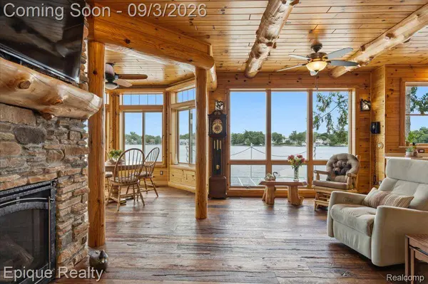 51 Crescent AVE, Lake Orion Village, MI 48362