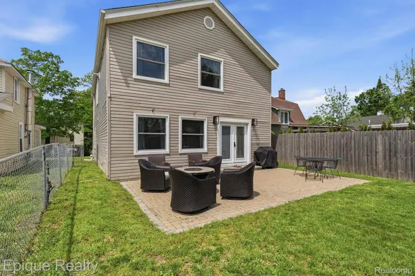 72 N North Shore DR, Lake Orion Village, MI 48362