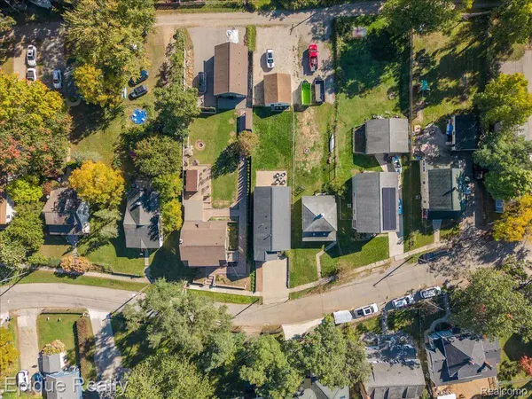 72 N North Shore DR, Lake Orion Village, MI 48362