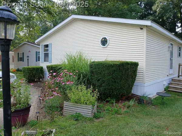 75 Carmell, Van Buren Twp, MI 48111