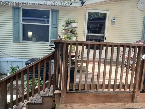 75 Carmell, Van Buren Twp, MI 48111