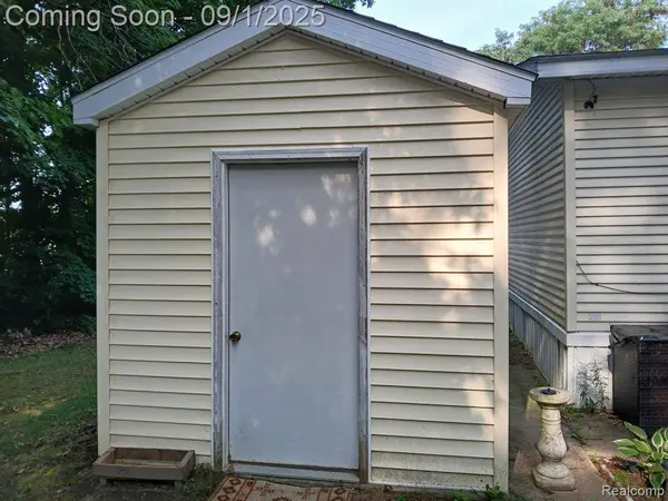 75 Carmell, Van Buren Twp, MI 48111