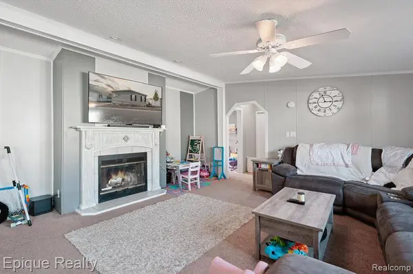 9757 Town Square, Tyrone Twp, MI 48430